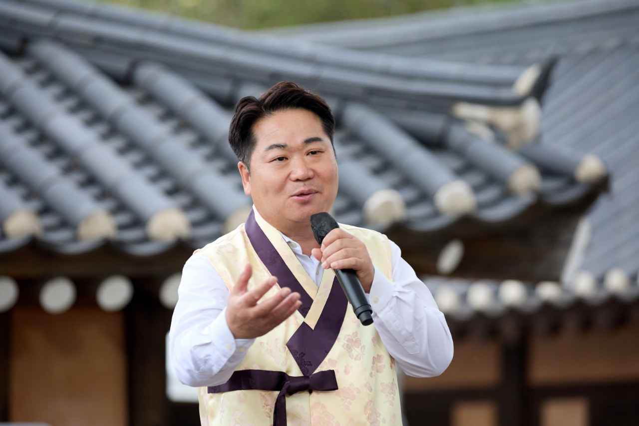 아산시 ‘제24회 짚풀문화제’ 개막, 세대 잇는 전통문화 한마당