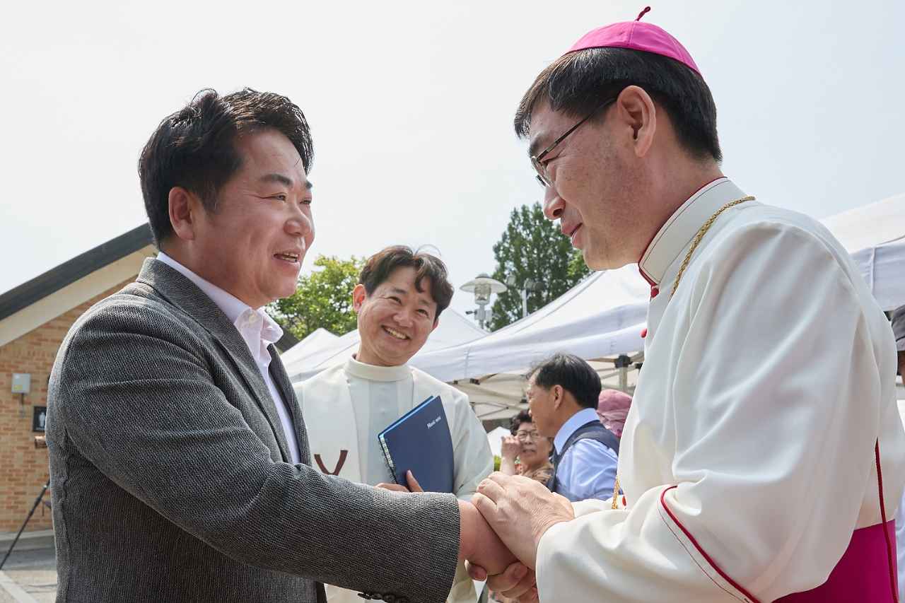 오세현 아산시장, 공세리성당 성체거동식 참석