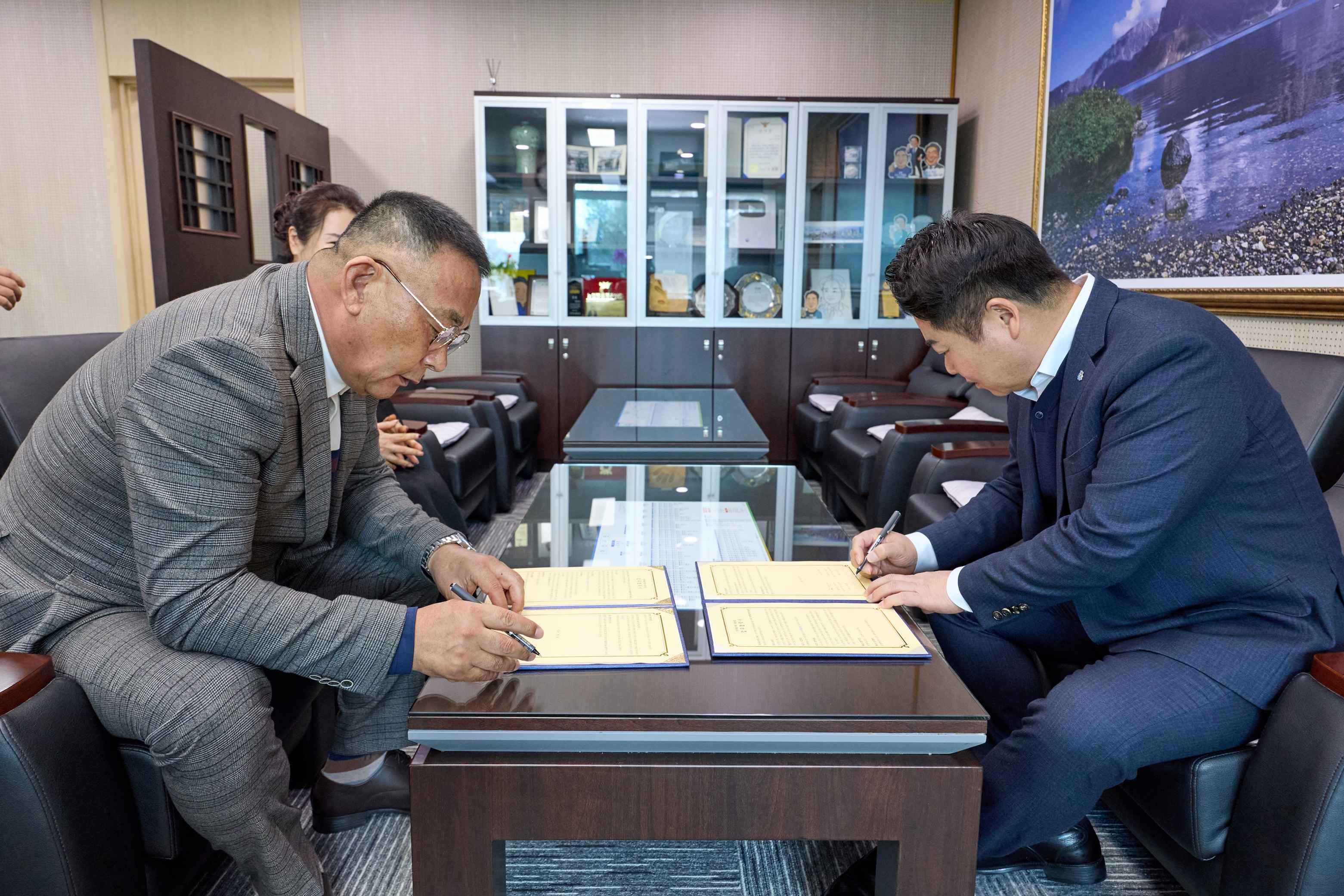 2026.02.05.이민식님 가족 취약계층을 위한 백미 전달 협약식