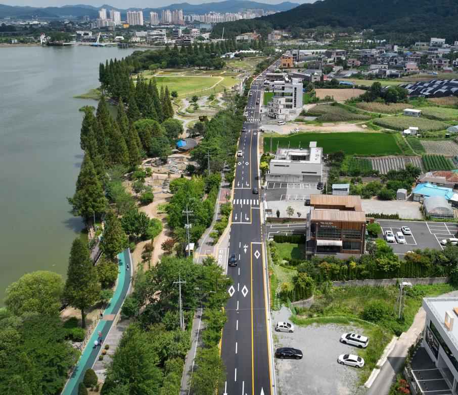 아산시, 신정로 확·포장공사 준공…신정호 카페거리 교통환경 개선