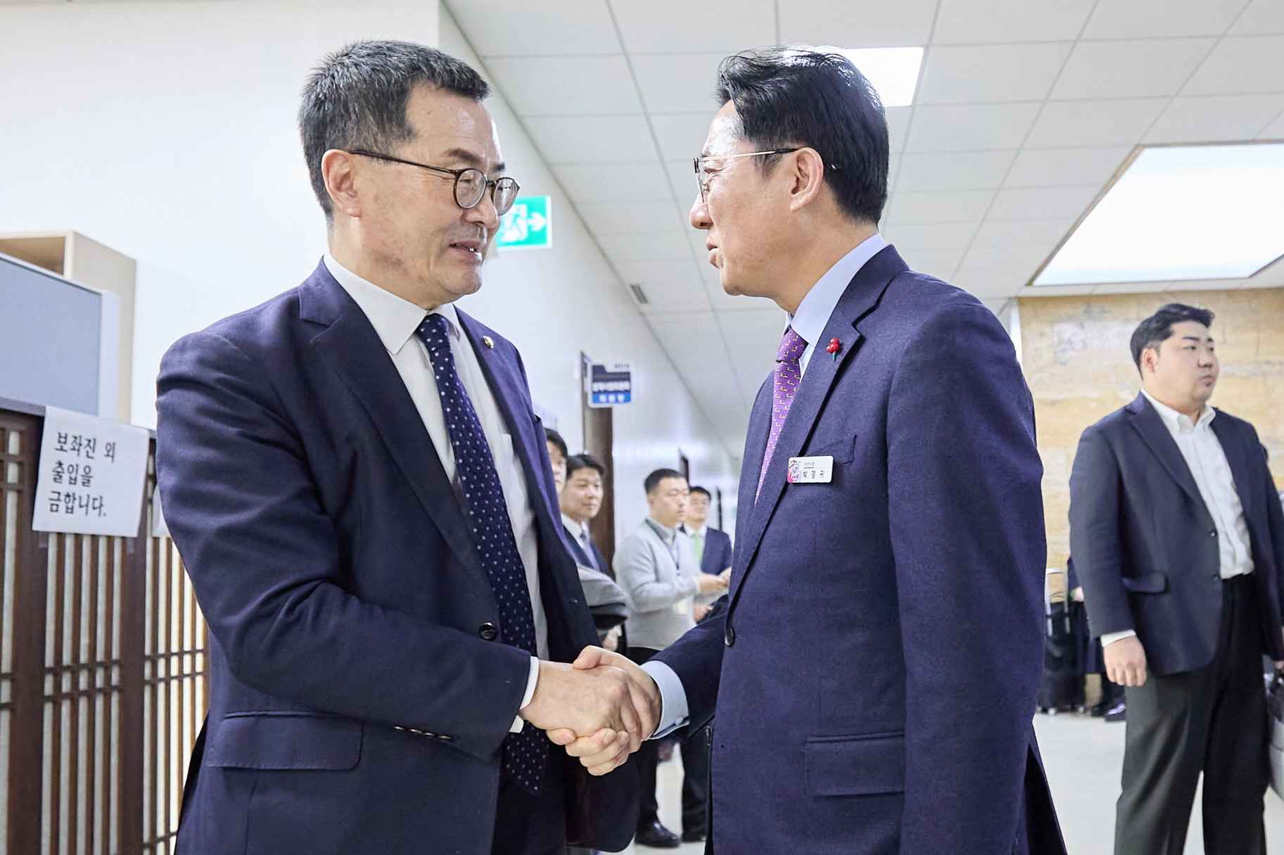 박경귀 아산시장, 경찰병원 예타 면제 위해 막판 총력전 이어가 관련사진