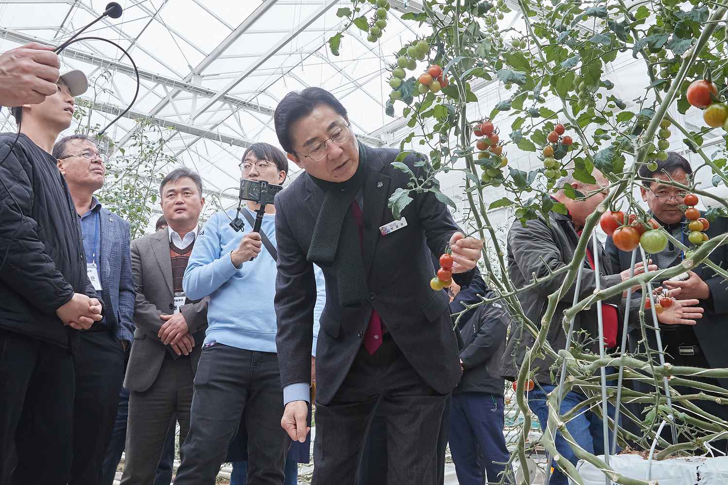 박경귀 시장 “농업 위기의 대안 스마트팜... 청년농업인 의지, 시가 뒷받침할 것” 관련사진