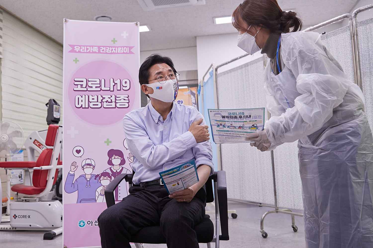 박경귀 아산시장 코로나 동절기 추가접종…시민 접종 참여 당부 관련사진