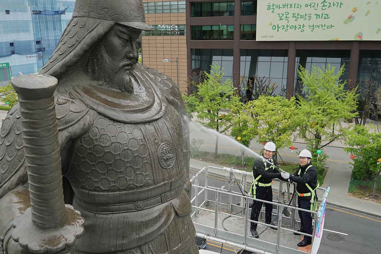 박경귀 아산시장, 오세훈 서울시장과 광화문광장 이순신 장군 동상 친수식 관련사진