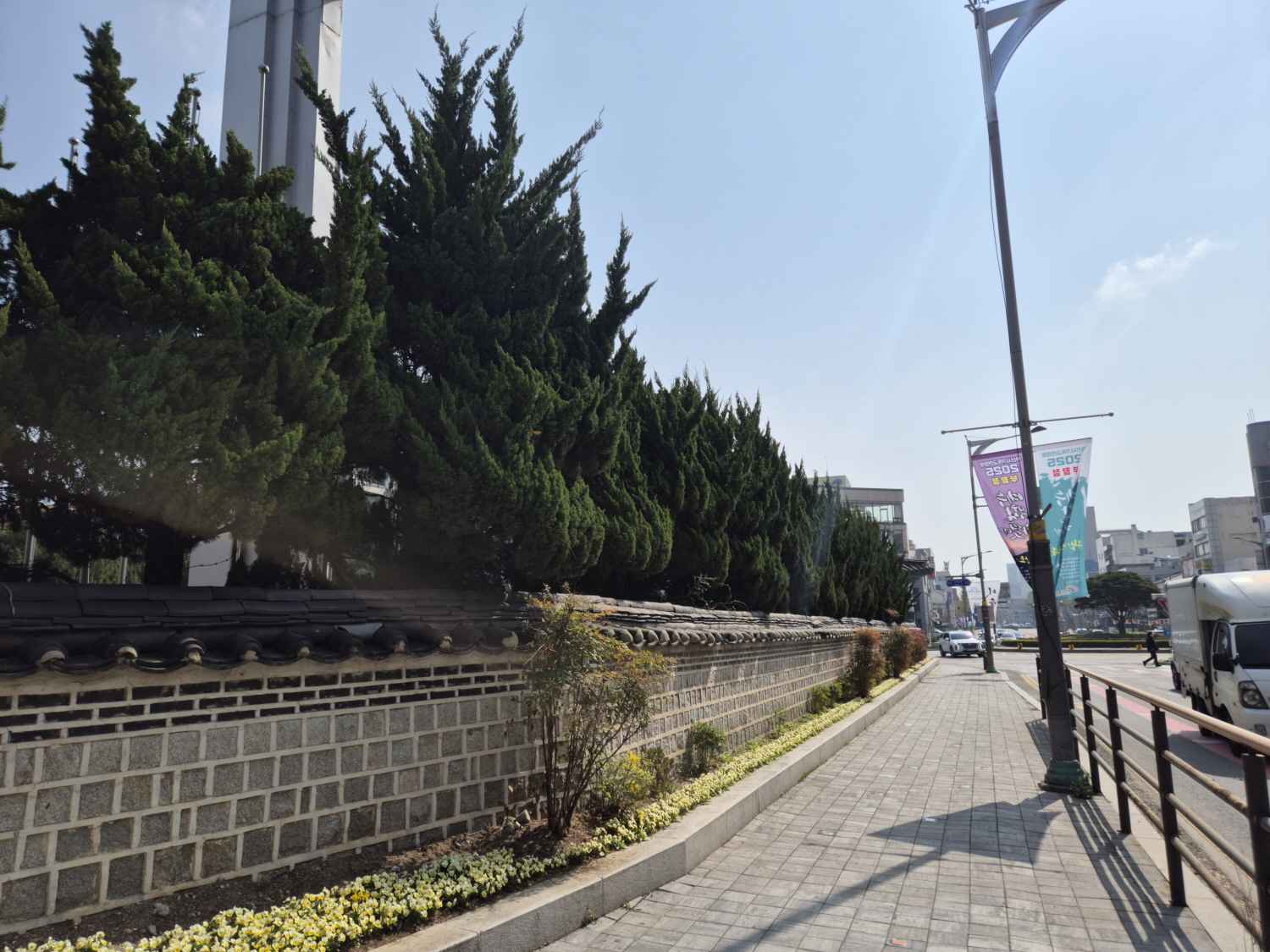 아산시, ‘다채로운 봄꽃 식재’로 봄기운 가득한 도시 조성
