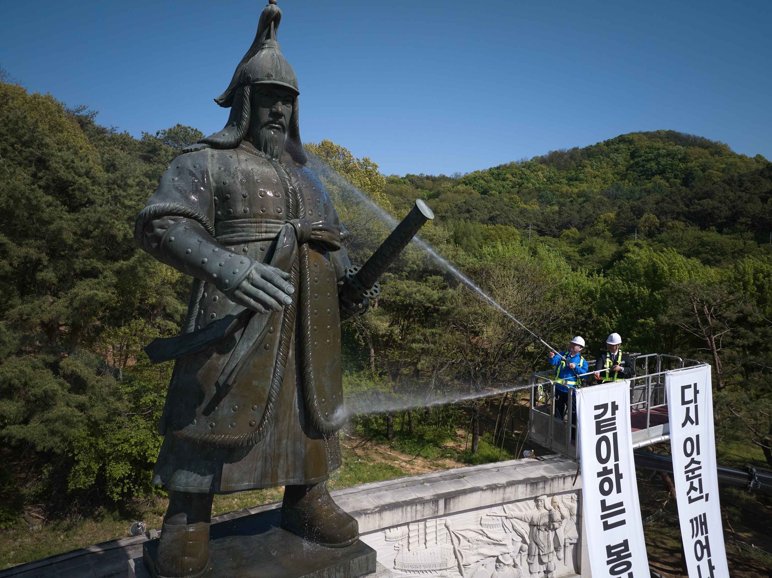 2026.04.26.이순신장군 동상 친수식